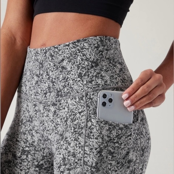 Athleta Salutation Stash Pocket II 7/8 Tight Legging Jacquard Moonflower Black - Picture 4 of 8